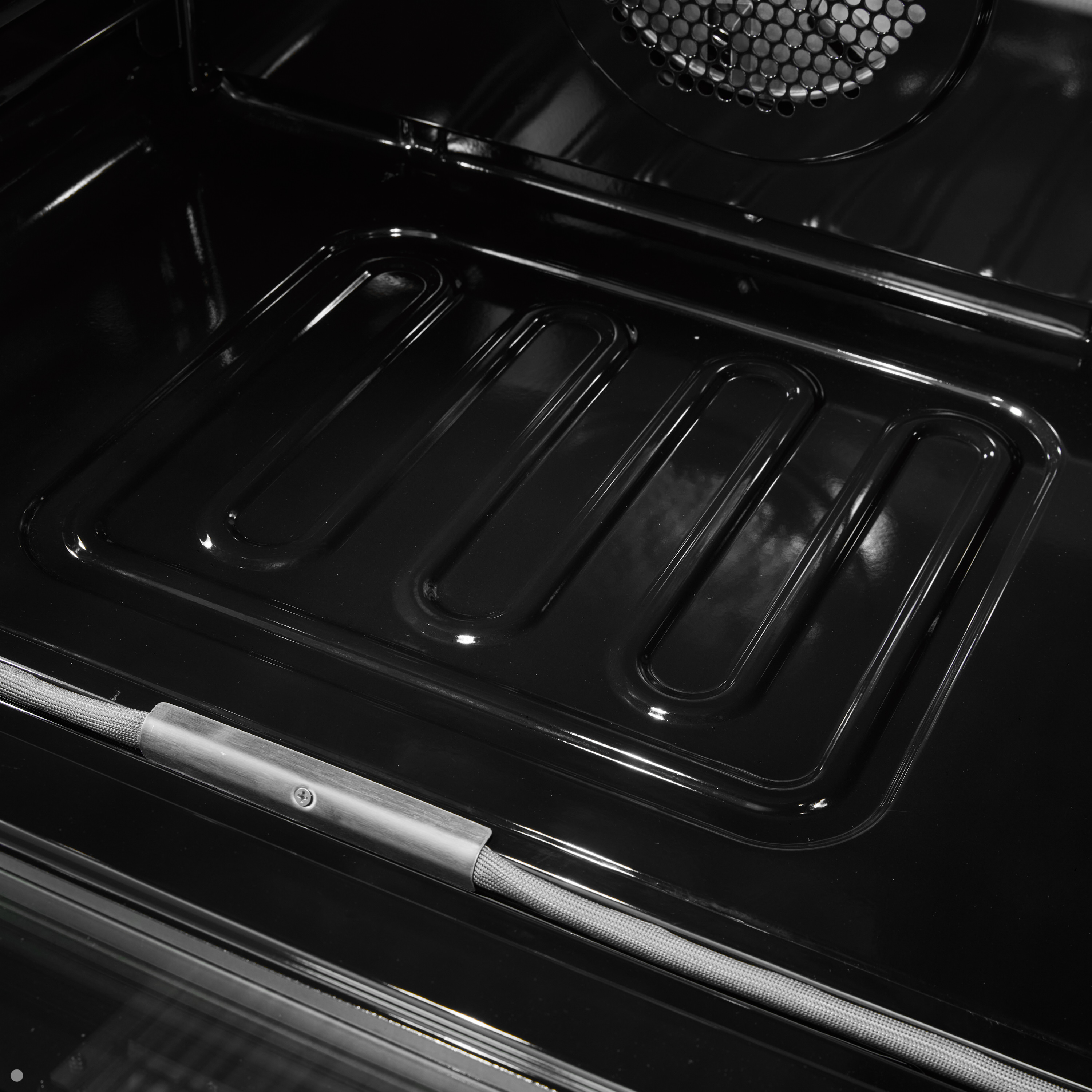 Viking_VIR5_InductionRange_Feature_BakeElement01